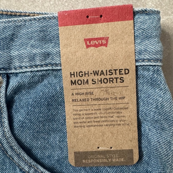 NWT Levi's Women's Blue Denim High Waisted Mom Shorts - Picture 5 of 7